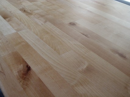 detaljbild björkbänkskiva med hårdvaxolja